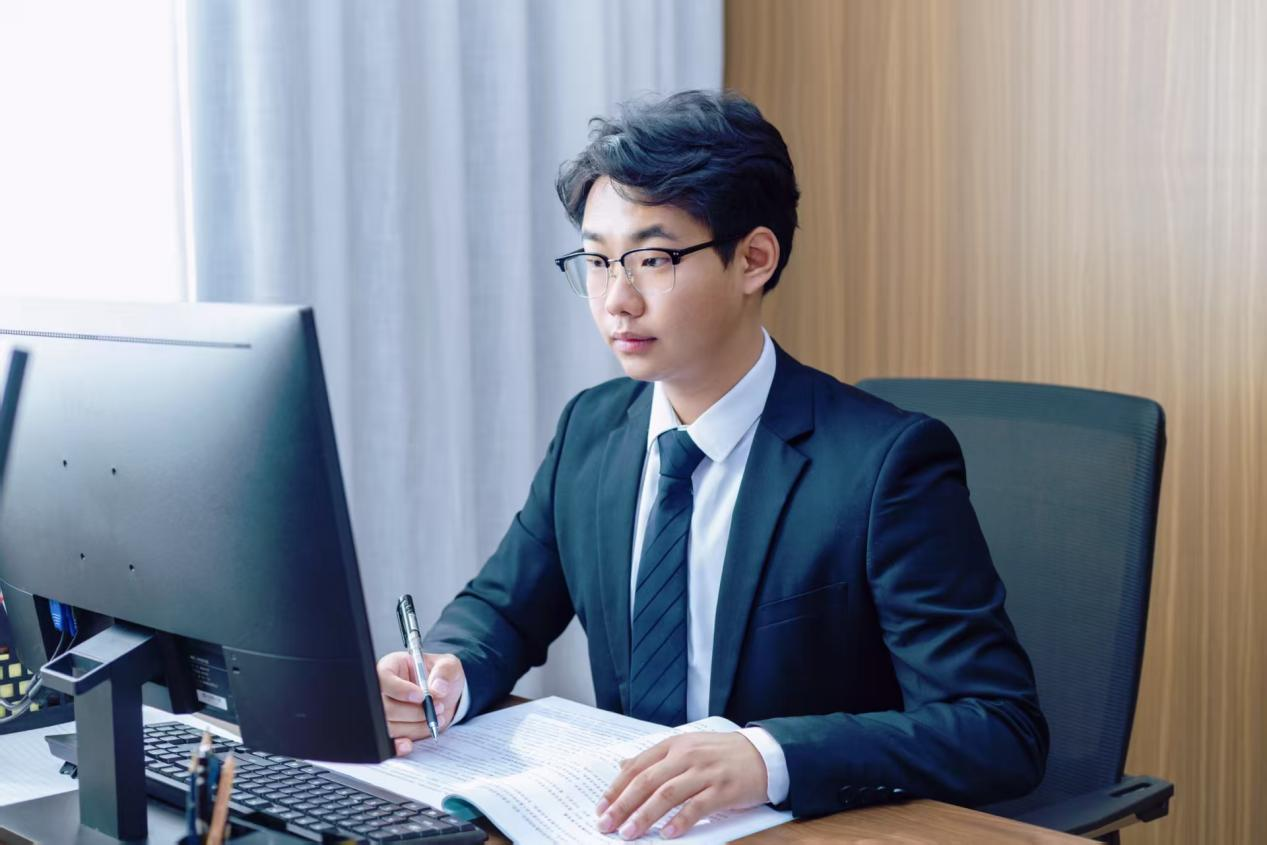 贺朝欢，2023年届现代家政服务与管理专业员工